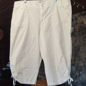 GLORIA VANDERBILT CROP PANTS